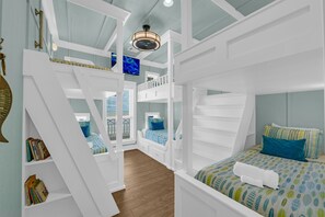 4 bedrooms, iron/ironing board, travel crib, free WiFi - Sea It All | Beachfront | 2 King Primary's (Crystal Beach)