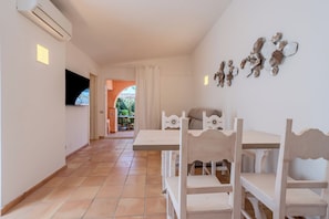 Villa, 2 Bedrooms, Balcony | Dining room - Baja Sardinia - Cala dei Ginepri, Villa 80m From the Beach (Arzachena)