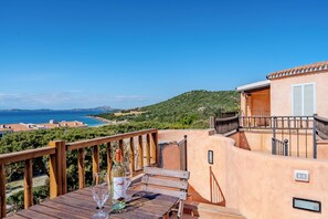 Outdoor dining - Baja Sardinia - Cala dei Ginepri, Villa 80m From the Beach (Arzachena)