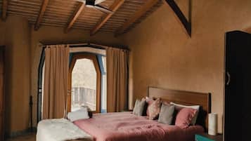 Suite Superior, pemandangan gunung | 1 kamar tidur, brankas, meja kerja, dan Wi-Fi gratis