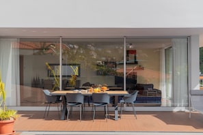 Outdoor dining - Private pool and sea view - Tropical Villa (Arco da Calheta)
