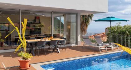 Piscine privée et vue sur la mer - Villa tropicale