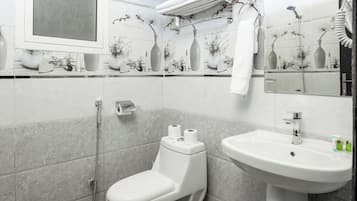 Separate bathtub and shower, free toiletries, hair dryer, towels