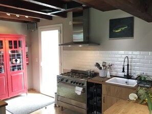 Private kitchen - Spend a week living as a farmer in France. 3 bedrooms. Quiet and comfortable. (Courrensan)