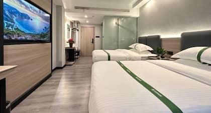 GreenTree Inn (Shanghai Gongfu Xincun Metro Station)