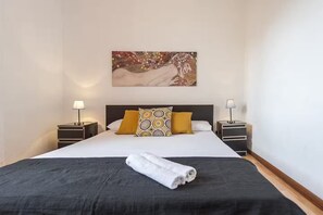 2 habitaciones, tabla de planchar con plancha y cuna de viaje 
