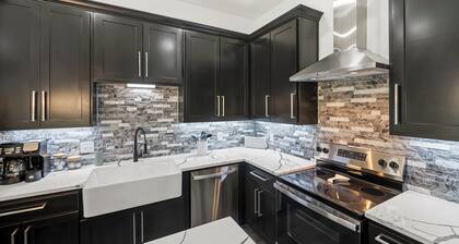 Roo's Hideaway, New Luxury 3BR/2BA Close to Round Top, Lake Somerville & A&M!