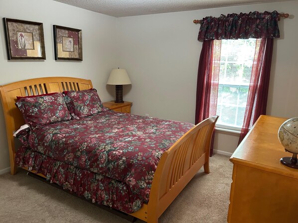 3 bedrooms, iron/ironing board, WiFi, bed sheets