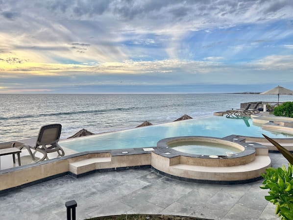 Outdoor pool - Aldea Ananta Apartments (Mazatlán)