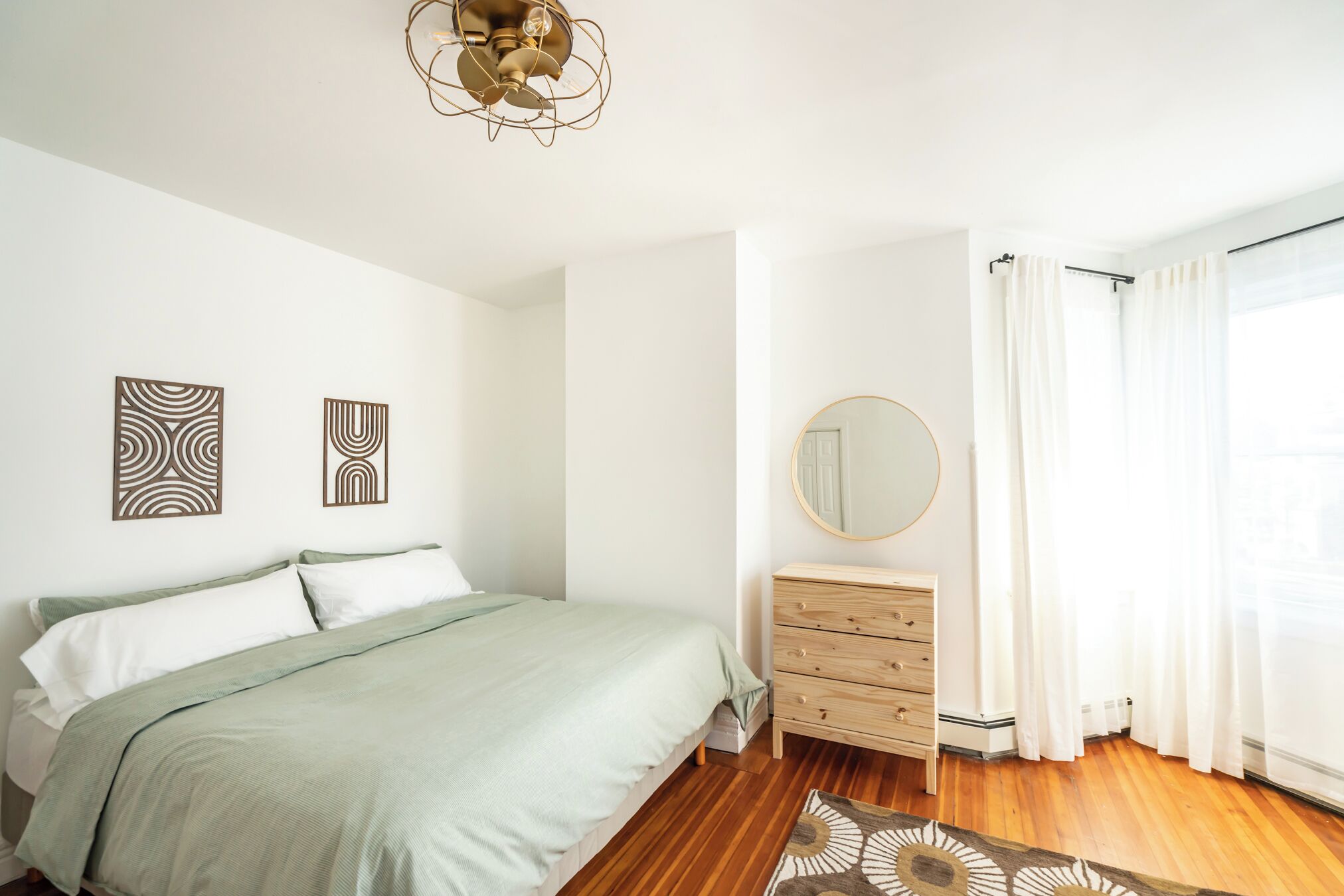 2 bedrooms, iron/ironing board, WiFi, bed sheets