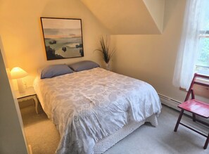 2 bedrooms, free WiFi, bed sheets - "HarborGlow Lodge" at Corea - Coastal home w/water views! Near Schoodic/Acadia. (Gouldsboro)
