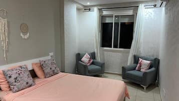 1 habitación, tabla de planchar con plancha y wifi
