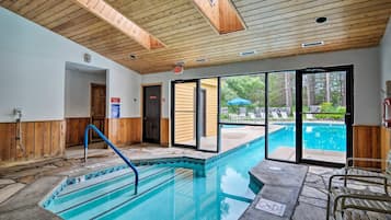 Piscine couverte, piscine extérieure