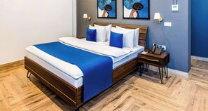 华丽套房, 1 张特大床, 吸烟房, 山景