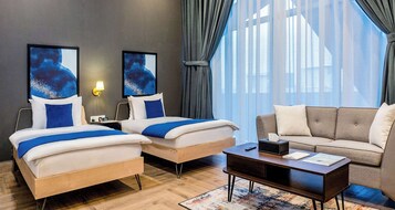 Deluxe Room, 2 Twin Beds, Smoking (Living Room)