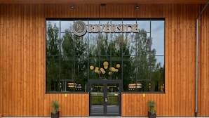 A building with a wooden facade and a large glass entrance. - Hotel Riverside Avesta, BW Signature Collection (Avesta)