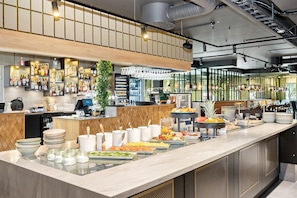 Ilmainen päivittäinen buffetaamiainen