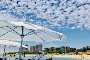 Outdoor pool - Qidong Risheng Donghai Holiday Apartment (Qidong)