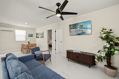 Steps to BEACH/POOL/Downtown