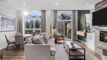 Townhome, Mountain View | Living area | Smart TV