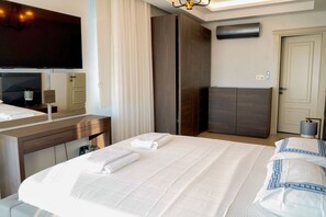 8 Schlafzimmer, Bügeleisen/Bügelbrett