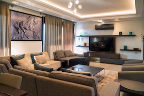 Deluxe Villa, Sea View | Living area
