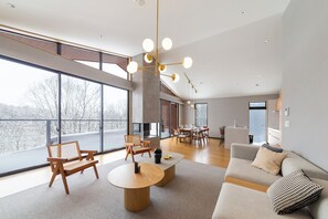 Luxury Chalet | Living area - Mori Casa (Kutchan)