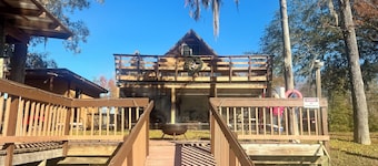 Charming 3-bedroom home that sits on the water of the St Mary’s River.