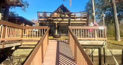 Charming 3-bedroom home that sits on the water of the St Mary’s River.