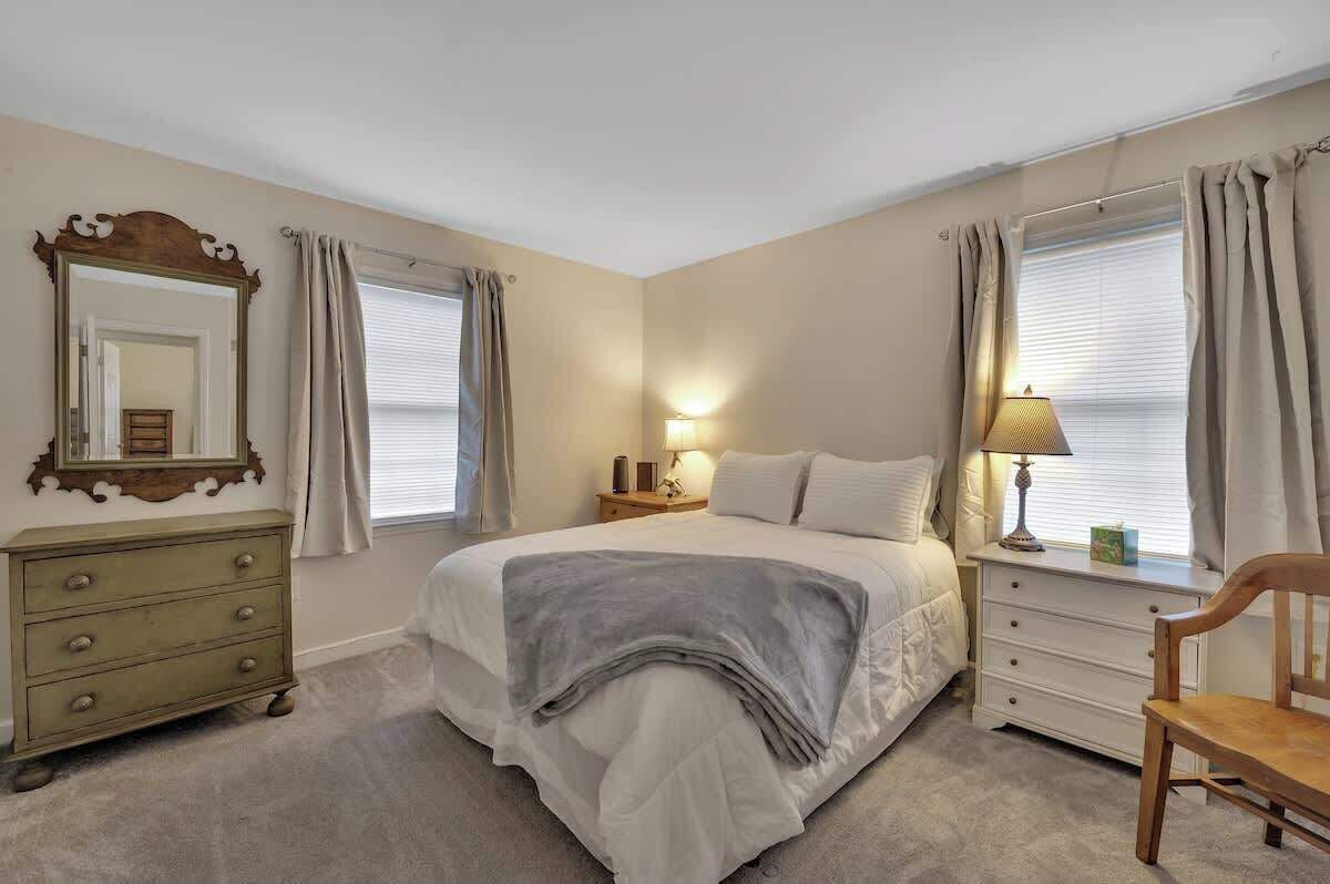 4 habitaciones, tabla de planchar con plancha, wifi y ropa de cama 