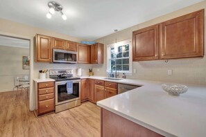 Cookware/dishes/utensils