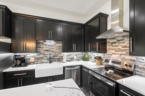 The Lazy Joey, Stylish New 3/2 Near Round Top, Lake Somerville & Aggie Game Day!