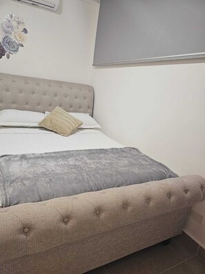2 habitaciones, tabla de planchar con plancha, wifi y ropa de cama