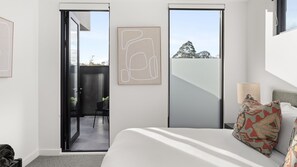 5 habitaciones, tabla de planchar con plancha y wifi gratis 