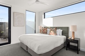 3 bedrooms, iron/ironing board, free WiFi, bed sheets - Sierra Vista Pet Friendly Holiday Home in Rosanna (Rosanna)
