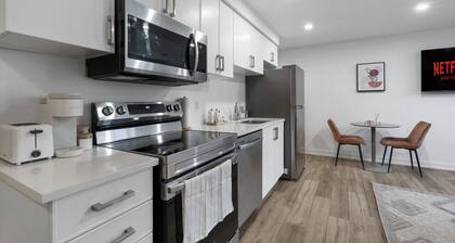 Luxury 2BR/2BTH Suite | 5 Mins to The Falls | Stylish & Spacious | Sleeps 5