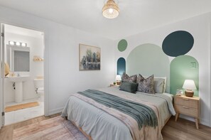 2 slaapkamers, een strijkplank/strijkijzer, gratis wifi, beddengoed