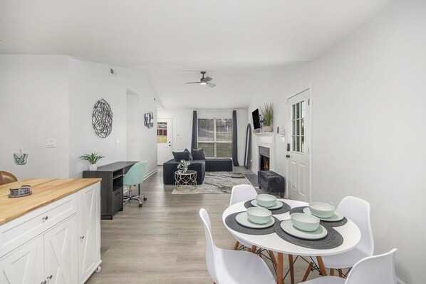 Dining - Sexy Bungalow with WiFi in Atlanta (Atlanta)