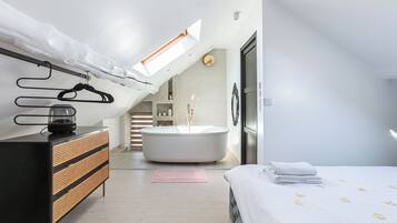 1 chambre, fer et planche à repasser, Wi-Fi, draps fournis