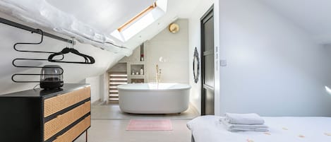 1 chambre, fer et planche Ă repasser, Wi-Fi, literie fournie
