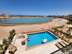 Piscine extérieure, piscine chauffée