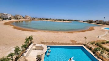 Piscina all'aperto, una piscina riscaldata
