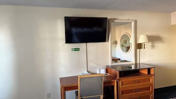 1 bedroom, desk, laptop workspace, free WiFi