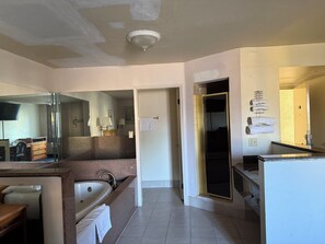 Suite, 1 King Bed, Smoking | Bathroom | Bathtub, towels, soap, shampoo - Fiesta Inn- Bell Gardens/ Los Angeles (Bell Gardens)