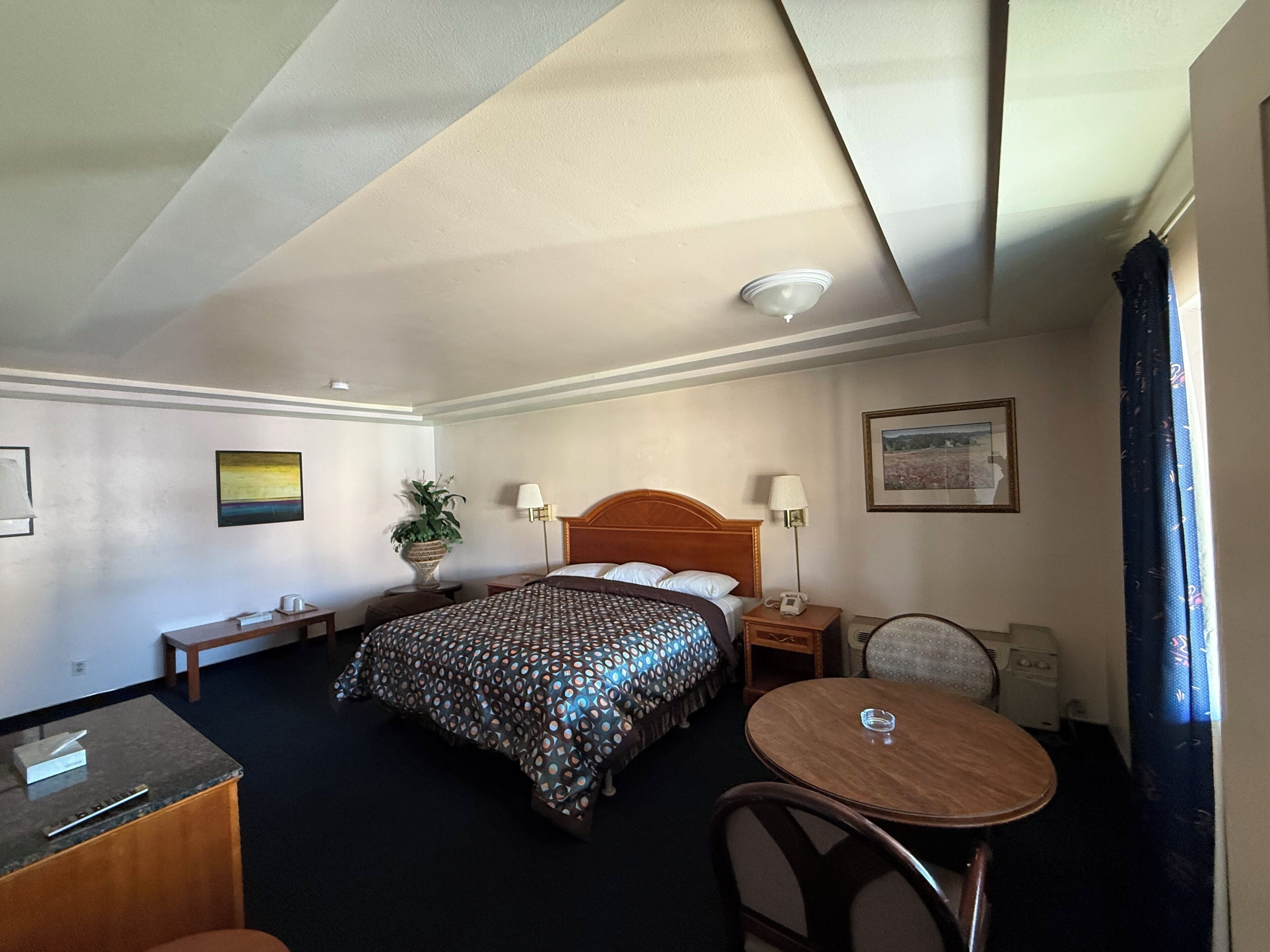 Superior-Suite, 1 King-Bett, Raucher | Schreibtisch, laptopgeeigneter Arbeitsplatz, kostenloses WLAN