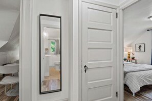 1 bedroom, iron/ironing board, WiFi, bed sheets - Charming 1-bedroom apartment with workspace in central Hatfield (Hatfield)