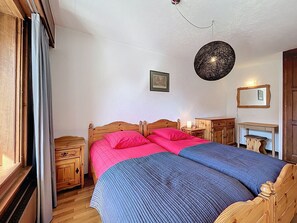 1 bedroom, iron/ironing board, internet, bed sheets