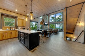 Interior - New/Theater/Indoor pool/Hot tub/Fire pit/Arcades/View (Sevierville)