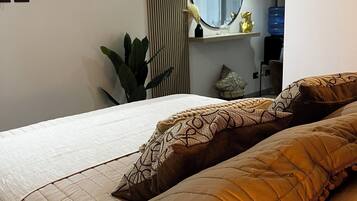 1 habitación, tabla de planchar con plancha, wifi y ropa de cama