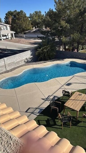 Piscine extérieure, piscine chauffée